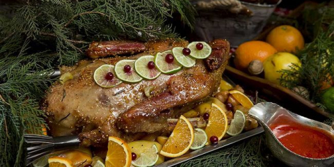 Husa (kachna) pro nový rok 2022 vodního černého (modrého) tygra a vánoce: krok za krokem recept v troubě s fotografií, nápady na design